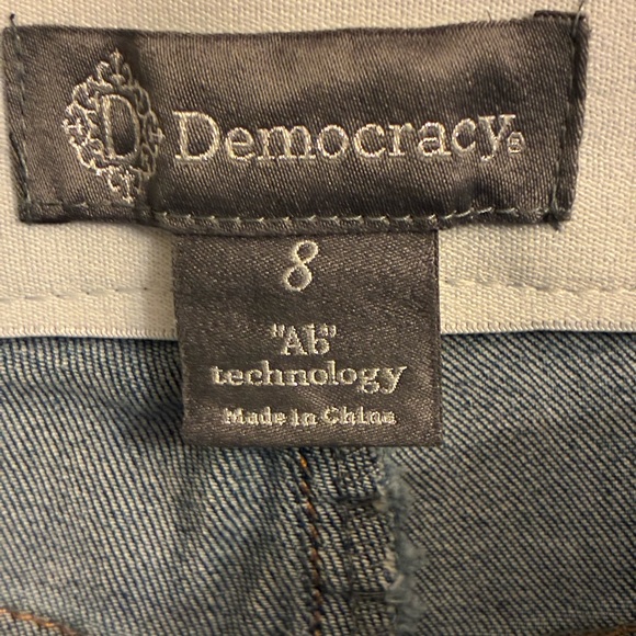 Democracy light blue distressed stretchy size 8 denim jeans with navy label NWT - Picture 2 of 4